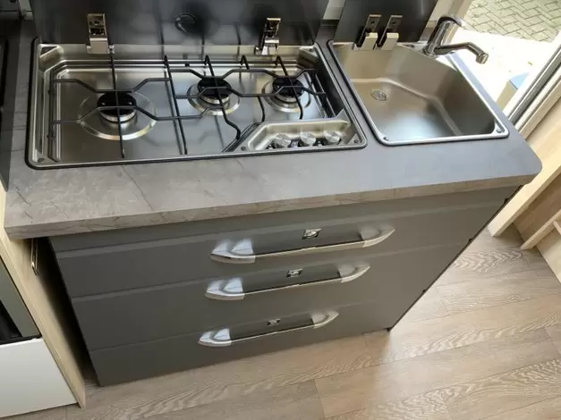 Hobby De Luxe 490 KMF