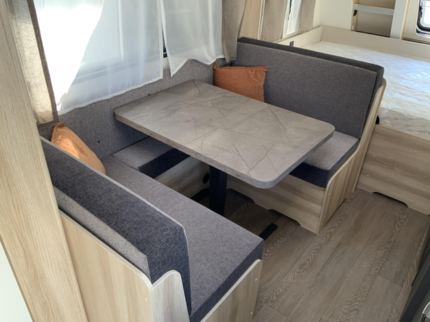 Hobby De Luxe 490 KMF (1054030)