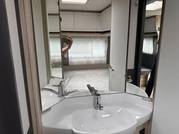 Hobby De Luxe 460 UFE